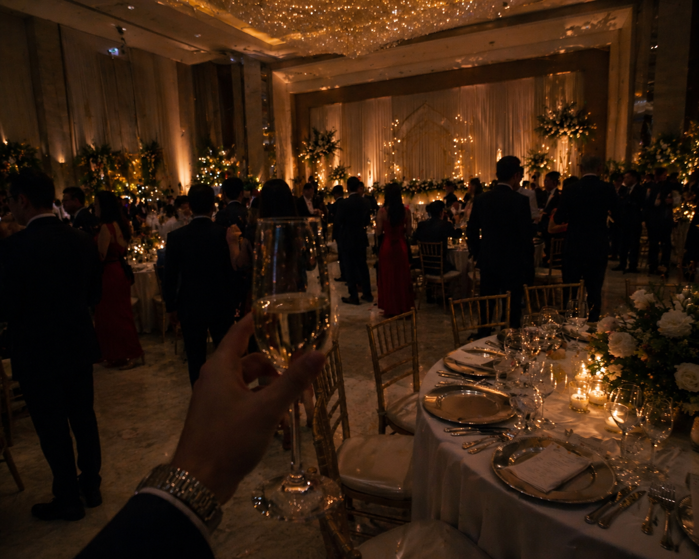 Detalle · Tablescape y vajilla en oro